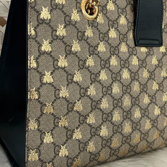GUCCI GG Supreme Bee Padlock Tote, Medium - Picture 5 of 16